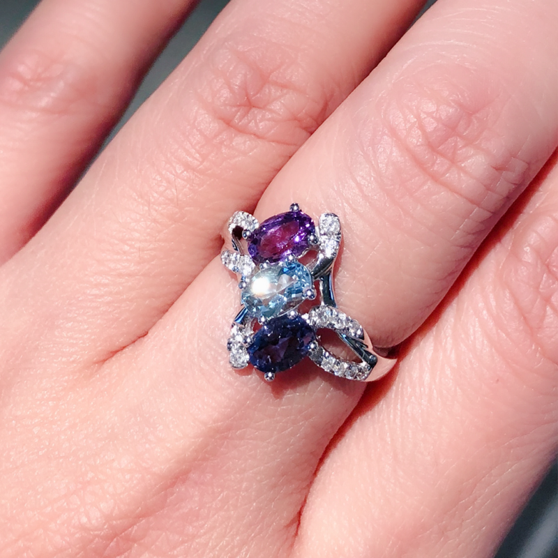 ring 2 w hand