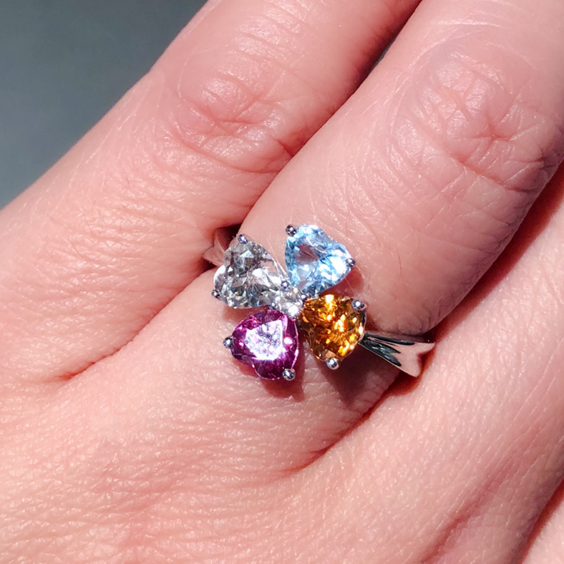 ring 4 w hand